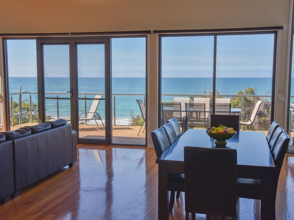 The lounge/dining area with full ocean views to Louttit Bay.