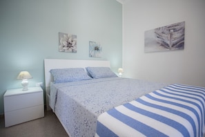 2 slaapkamers, een strijkplank/strijkijzer