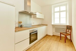 Fridge, oven, dishwasher