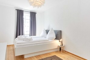 2 Schlafzimmer, Reisekinderbett, WLAN, Bettwäsche