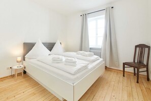 2 Schlafzimmer, Reisekinderbett, WLAN, Bettwäsche