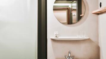 Handtücher, Seife, Toilettenpapier