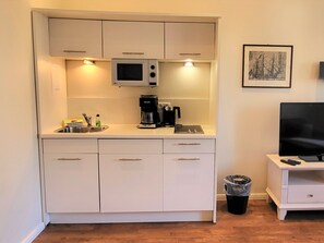 Unclassified image, 4 of 16, button