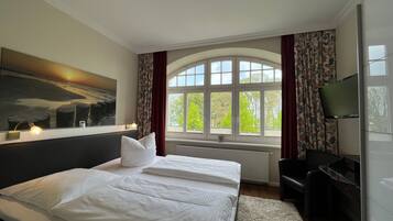 2 bedrooms, in-room safe, travel cot, WiFi