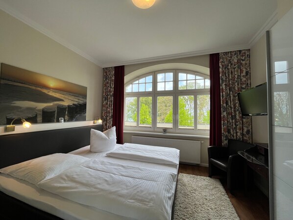 2 bedrooms, in-room safe, travel cot, WiFi - Apartment Seeschwalbe - 4 star Hotel Hubertusburg (Kühlungsborn)