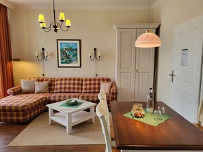 Unclassified image, 2 of 17, button - Apartment Wellenkamm - Hotel Hubertusburg (Kühlungsborn)