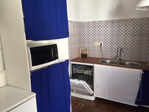 Refrigerador, microondas, horno y lavavajillas 