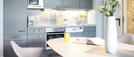 Køleskab, mikrobølgeovn, ovn, opvaskemaskine