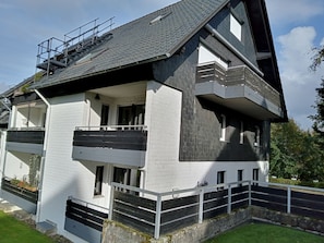 Exterior - Family & dog-friendly vacation apartment Hahnenklee with balcony near hiking trails (Goslar)