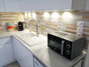 Fridge, microwave, oven, stovetop - 3* holiday flat with clear view of Mont Saint Clair, Wifi, air conditioning (Sète)