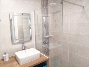 Shower, eco-friendly toiletries, hair dryer, towels