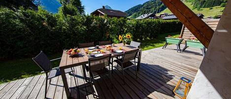 تناول الطعام بالخارج