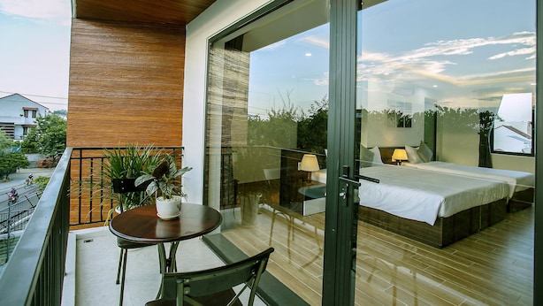 Luxury Triple Room | Balcony - Sweet House Homestay Hoi An (Da Nang)
