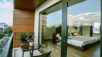 Luxury Triple Room | Balcony