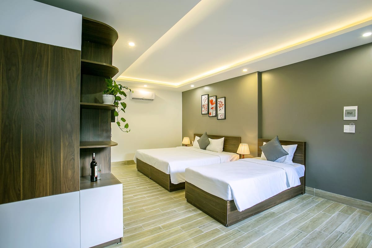 Deluxe Triple Room, Garden View | Desk, soundproofing, free WiFi