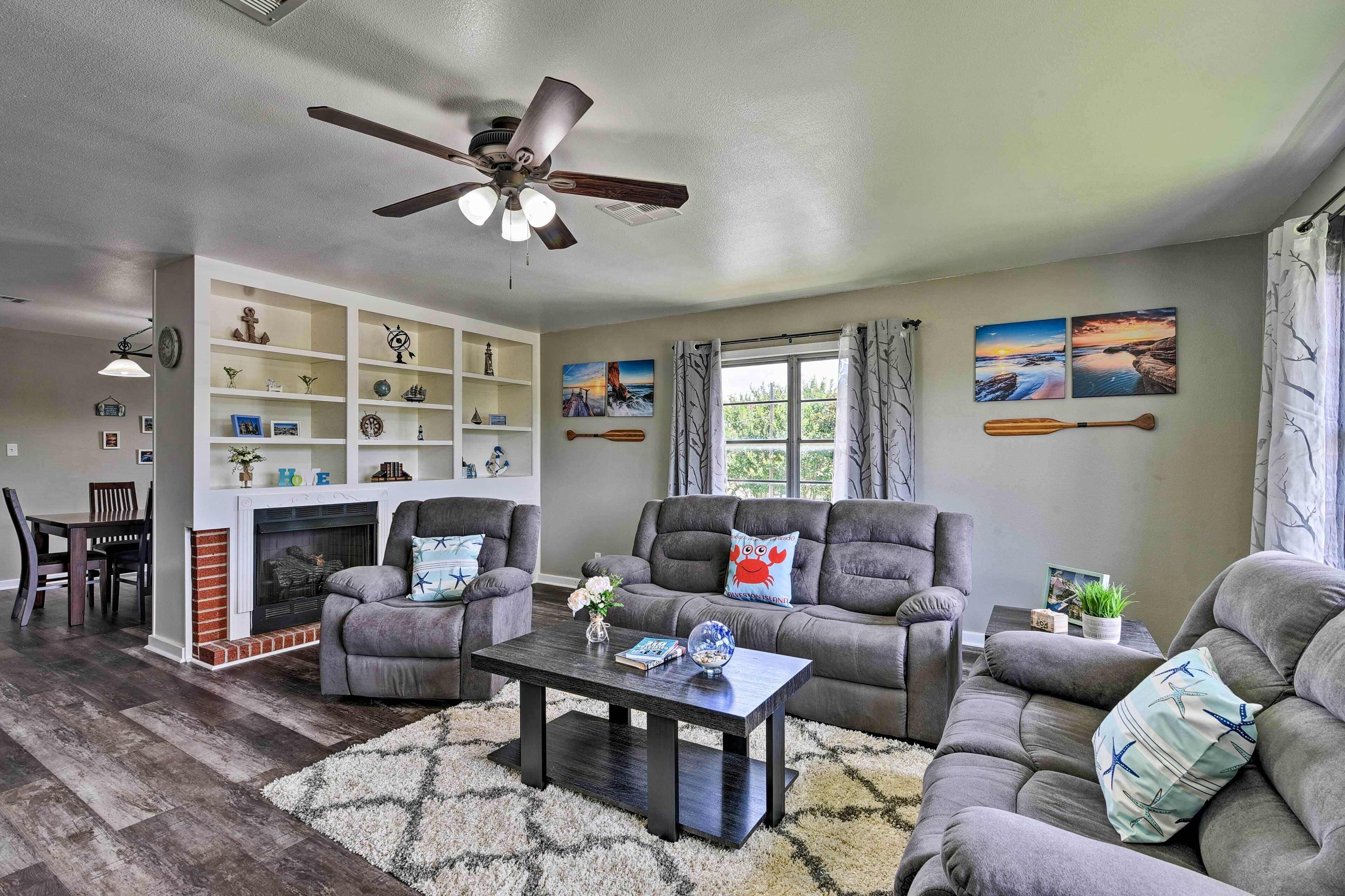 Spacious + Modern Family Duplex in Galveston!