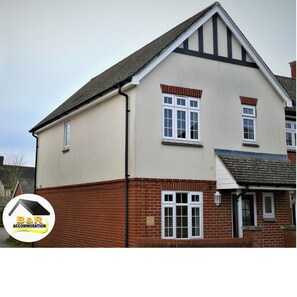 Exterior - ⭐B and R Serviced Accommodation and Apartments Amesbury⭐ Archer house  (Amesbury)