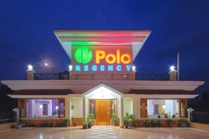 Depan hartanah - siang/malam