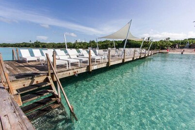 In the heart of Paradise 2 Bedrooms in Cadaques Caribe Family private club