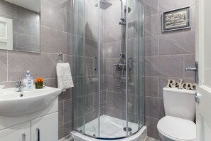 Bathroom - Sussex Gardens Apartments (London)