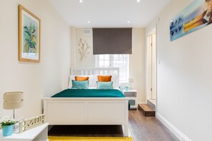 Appartement (2 Bedrooms) | 2 slaapkamers, een bureau, een laptopwerkplek, verduisterende gordijnen