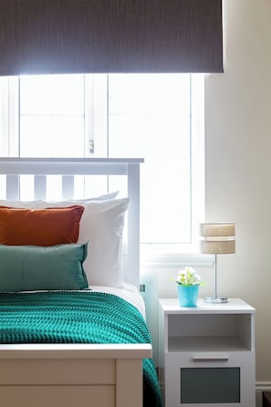 2 bedrooms, desk, laptop workspace, blackout drapes