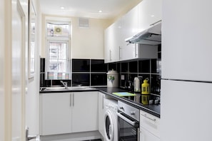 Private kitchen - Sussex Gardens Apartments (London)