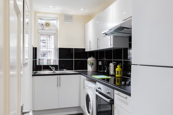 Apartment (2 Bedrooms) | Private kitchen