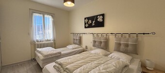 Charming Mountain Home, 10min to Center, 8 Sleeps, WiFi, Parking