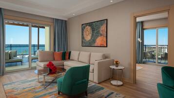 Phòng Suite Deluxe, 1 giường cỡ king | Minibar, bàn, khu vực làm việc phù hợp cho laptop, phòng cách âm