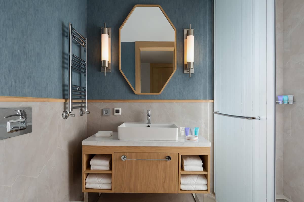 Villa ejecutiva, varias camas | Minibar, escritorio, espacio para trabajar con un portátil