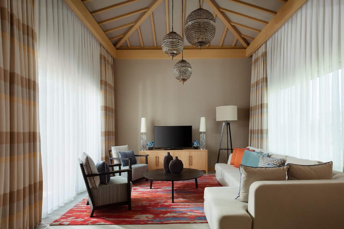 Minibar, bureau, espace de travail pour ordinateur portable