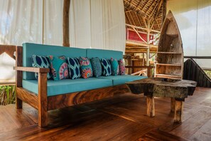 Interior detail - Saadani Safari Lodge - bush, river, beach (Saadani)