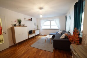 Apartment | Living room | TV, Netflix, streaming services - Beautiful house in the heart of Munich (Munich)