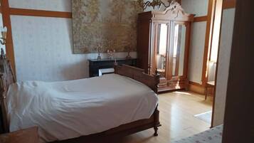 4 Schlafzimmer, Bügeleisen/Bügelbrett, Reisekinderbett, kostenloses WLAN