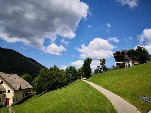 Charming 2-Bedroom Apartment with Balcony, Parking & Ski Storage in Villard-de-Lans