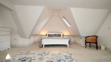 11 bedrooms, iron/ironing board, free WiFi, bed sheets