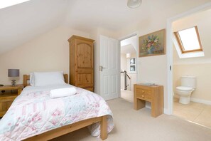 5 Schlafzimmer, Bügeleisen/Bügelbrett, kostenloses WLAN, Bettwäsche