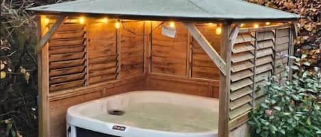 Baignoire à remous extérieure