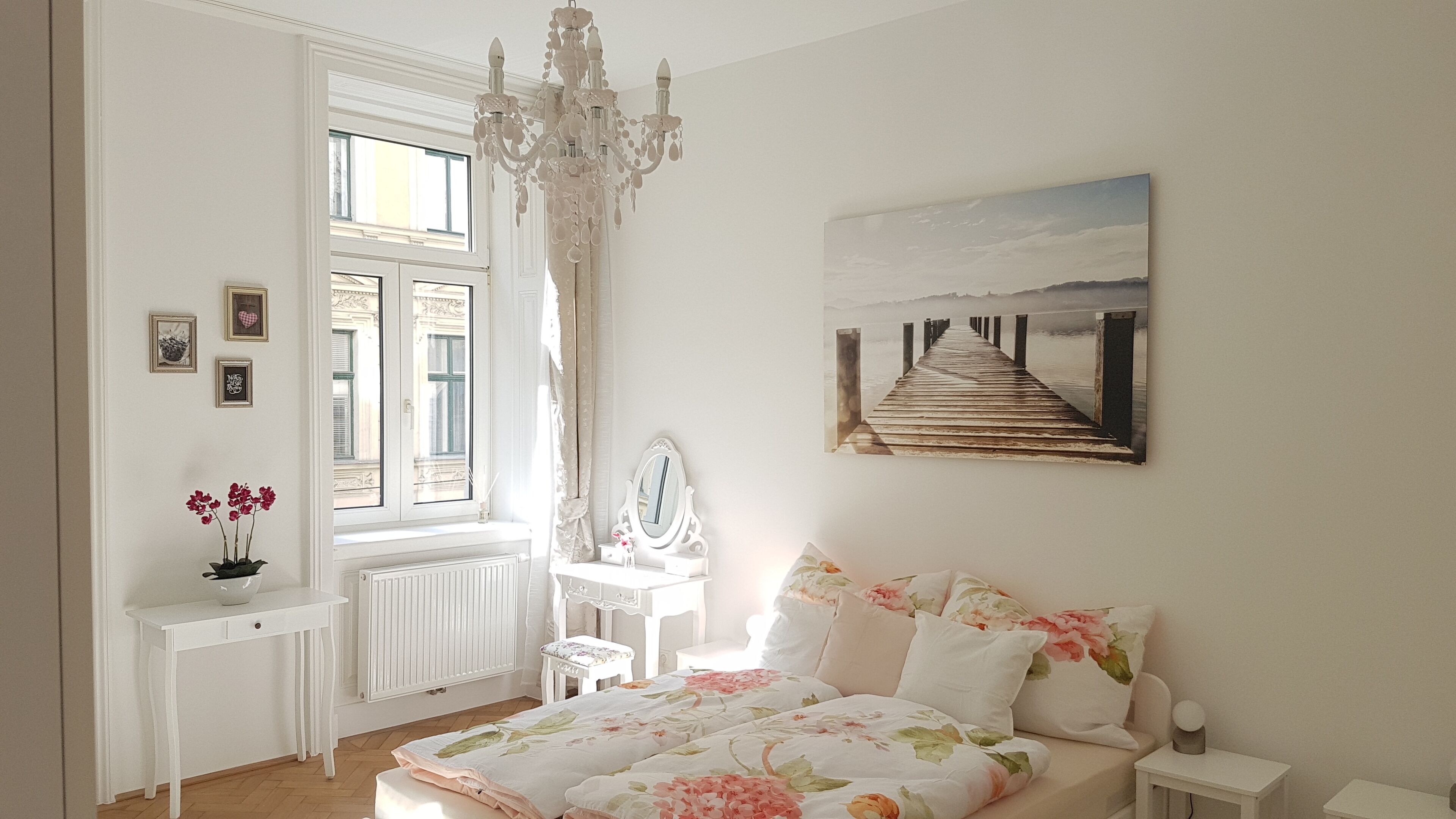 3 bedrooms, desk, iron/ironing board, travel crib