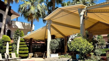 Piscine extérieure (ouverte en saison)