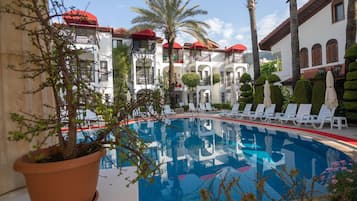 Außenpool (je nach Saison geöffnet)