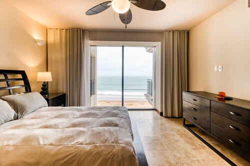 Beachfront getaway with pool, ocean view & beach access