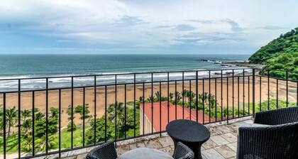Beachfront getaway with pool, ocean view & beach access