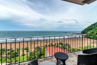 Beachfront getaway with pool, ocean view & beach access