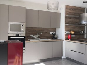 Fridge, microwave, oven, coffee/tea maker - Cozy 6-Person Apartment with Terrace, Parking, and Sport Storage (Villard-de-Lans)