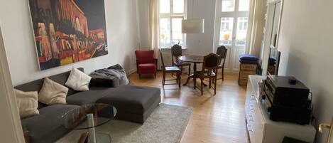 Télévision, chaîne hi-fi