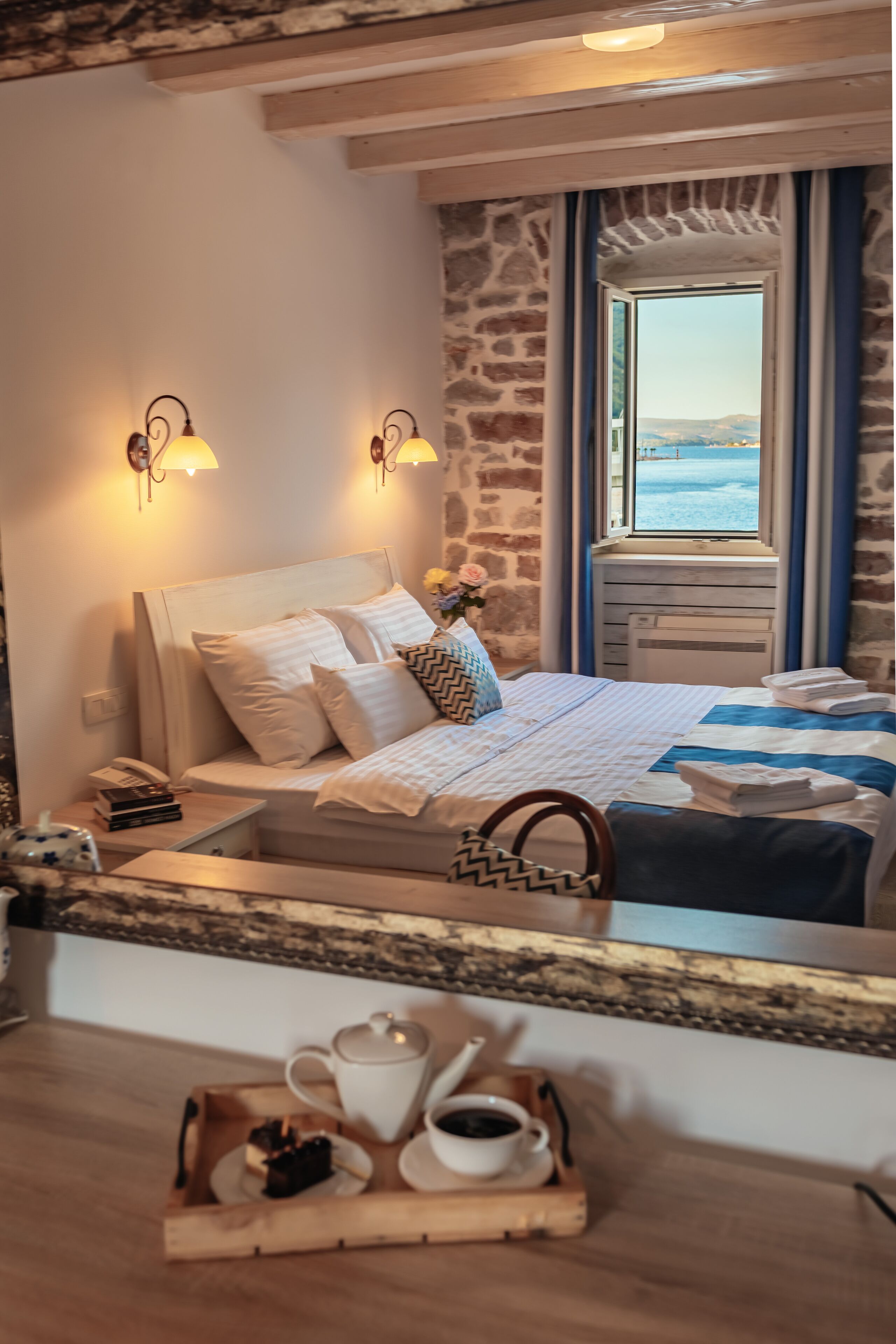 7 slaapkamers, een kluis op de kamer, een strijkplank/strijkijzer, wifi