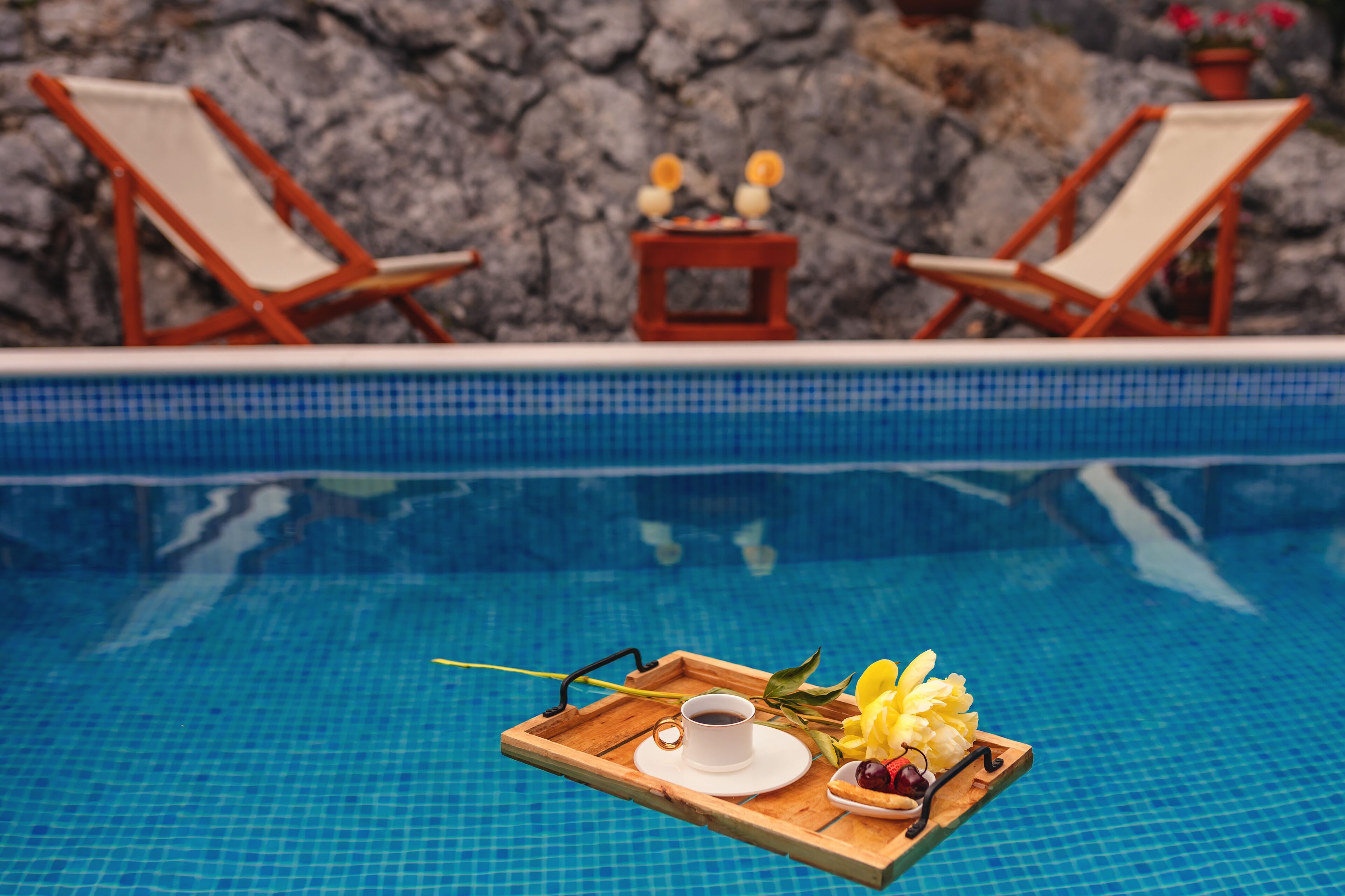 Außenpool, Liegestühle