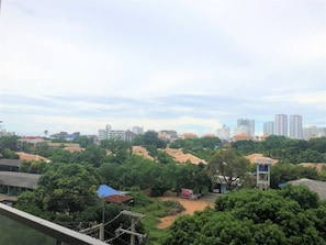 A residential area with houses, trees, and a few buildings in the background. - Laguna Beach Resort 2 - Modern Studio Condo (Pattaya)